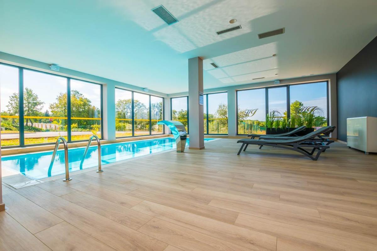 Hotel Delfin Lanterna Tar-Vabriga 외부 사진
