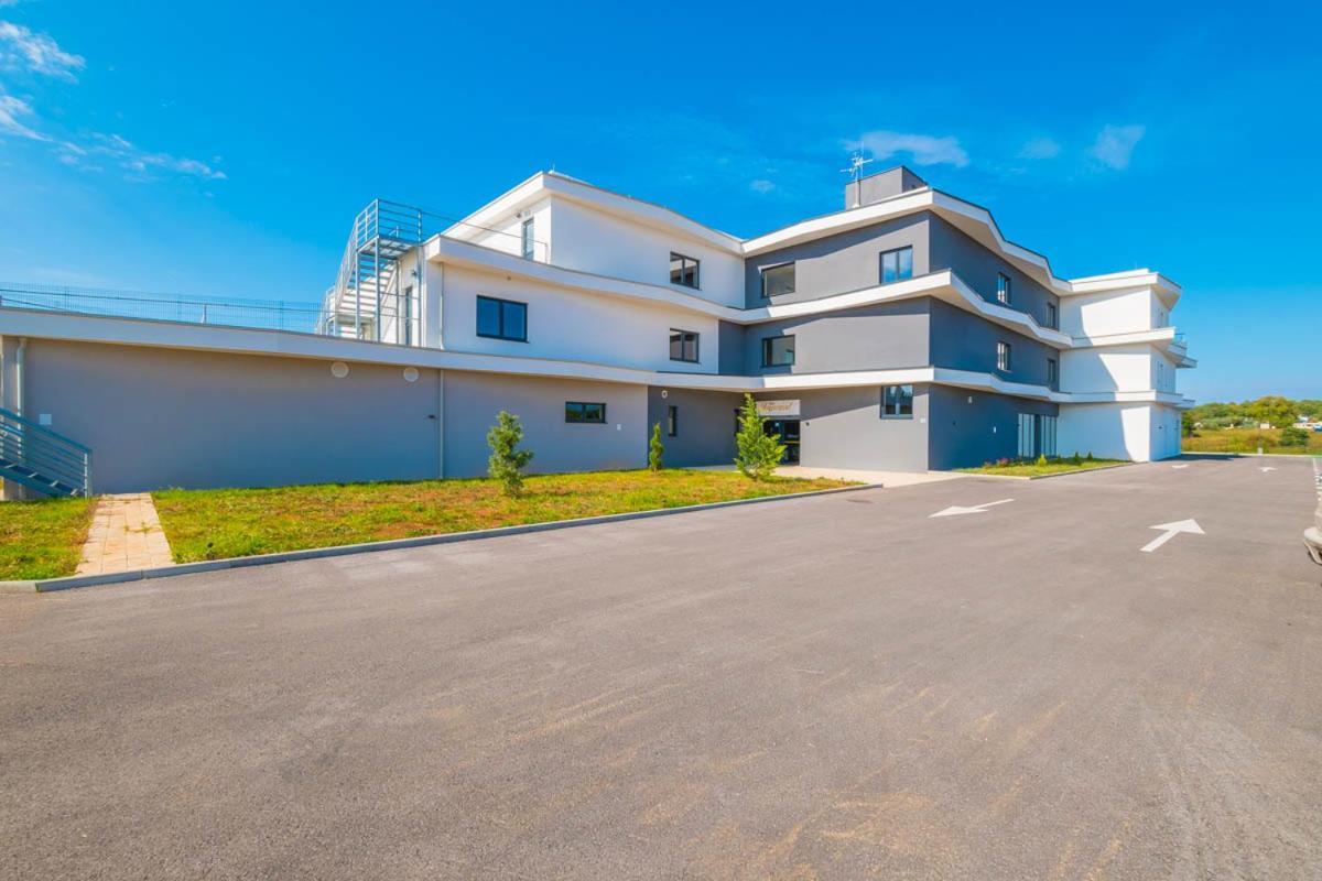 Hotel Delfin Lanterna Tar-Vabriga 외부 사진