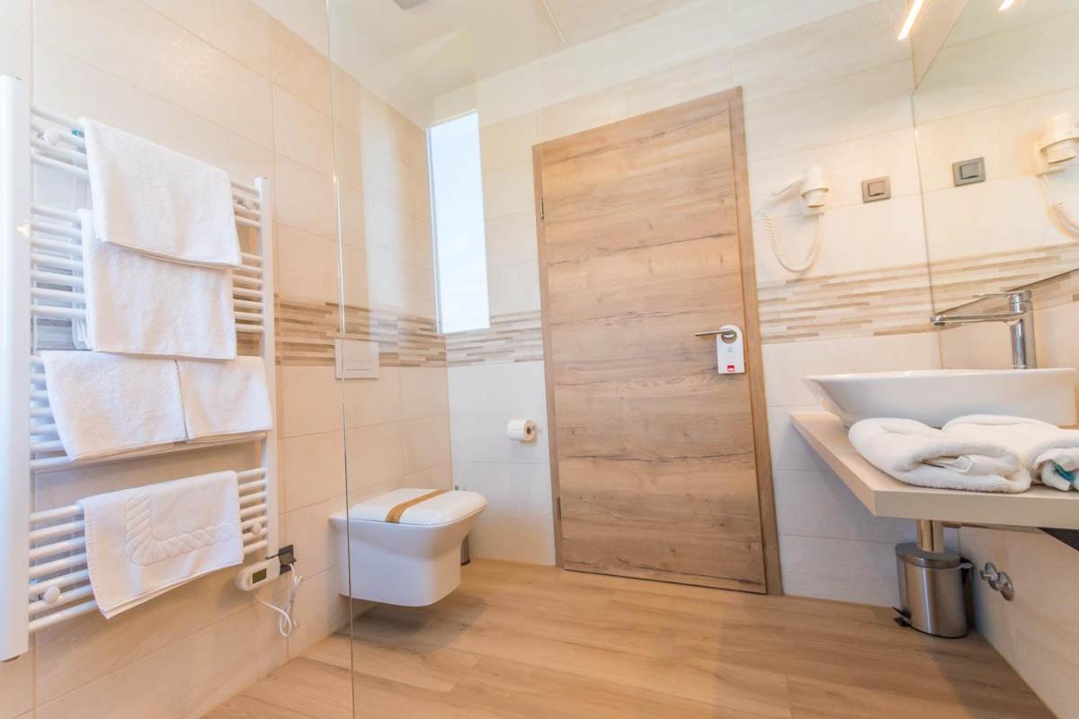 Hotel Delfin Lanterna Tar-Vabriga 외부 사진