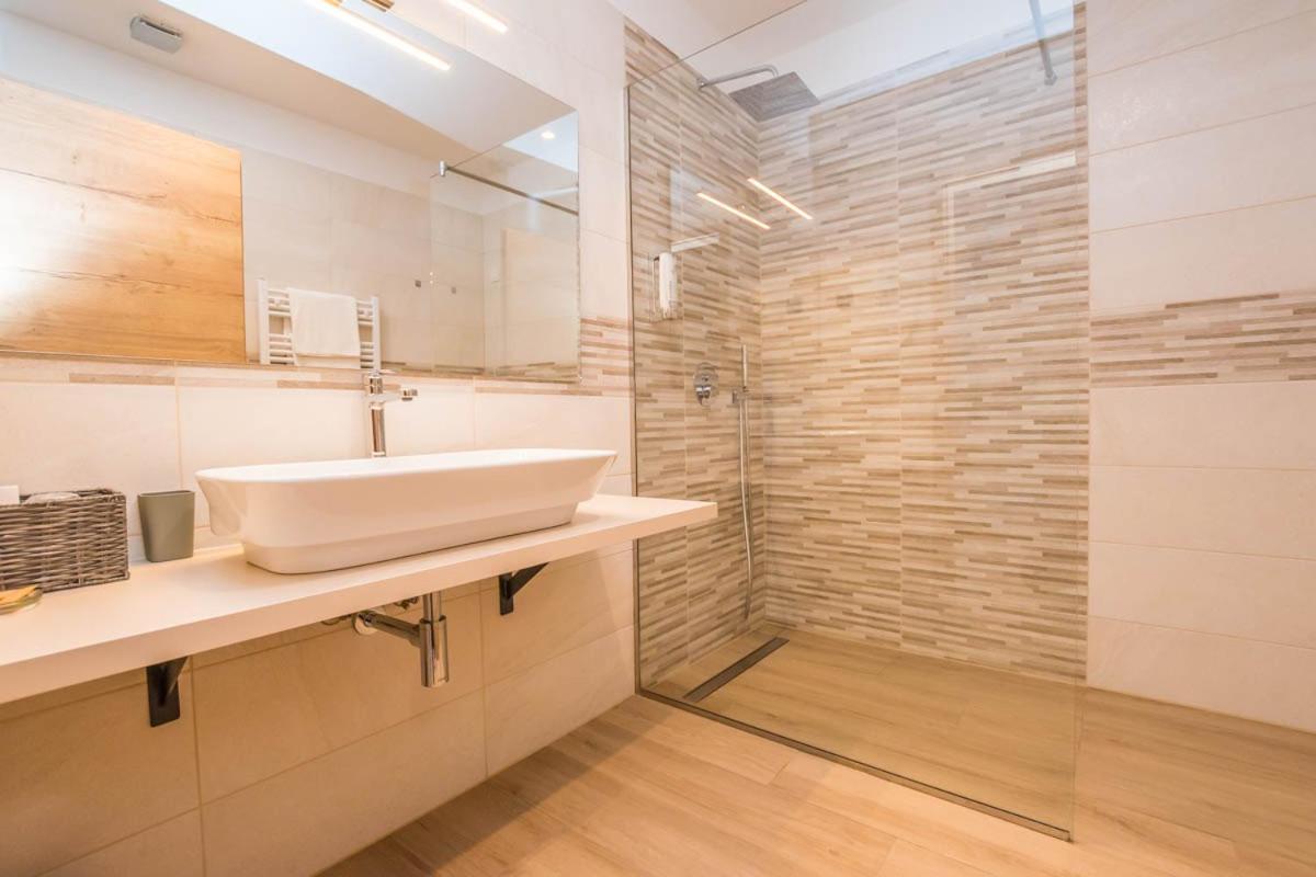 Hotel Delfin Lanterna Tar-Vabriga 외부 사진