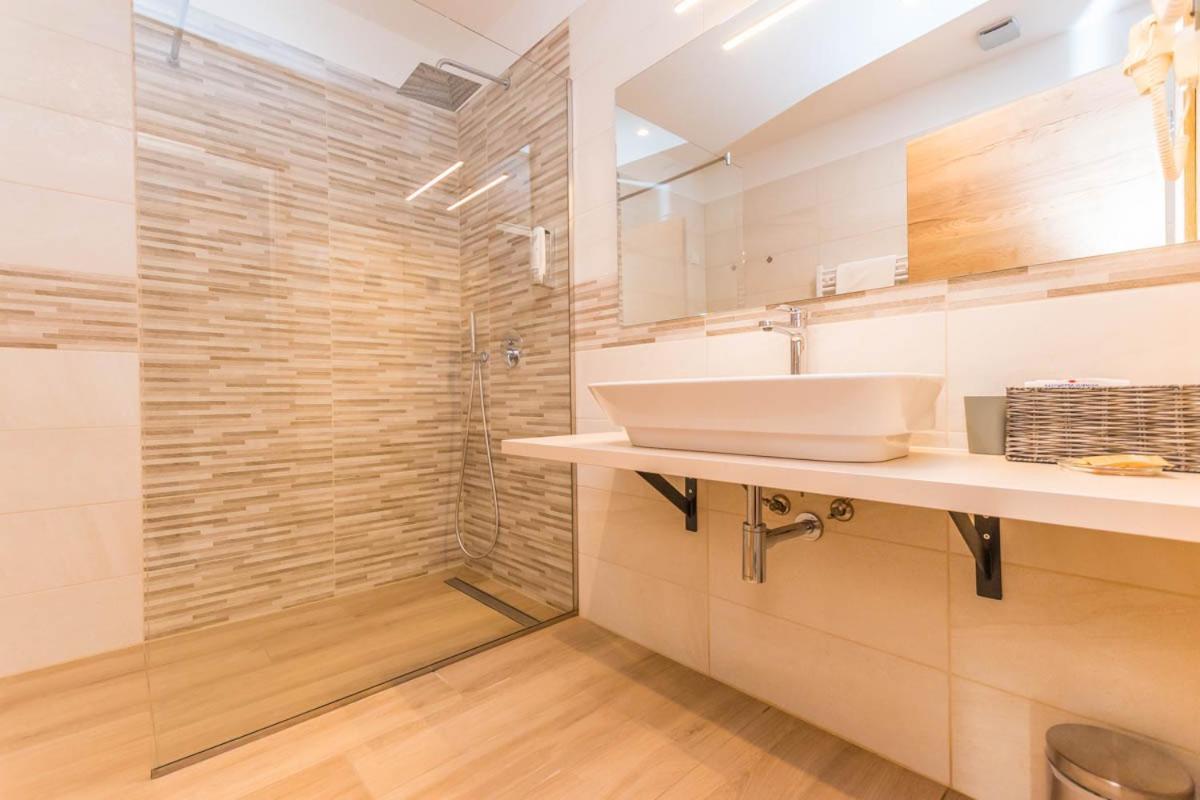 Hotel Delfin Lanterna Tar-Vabriga 외부 사진